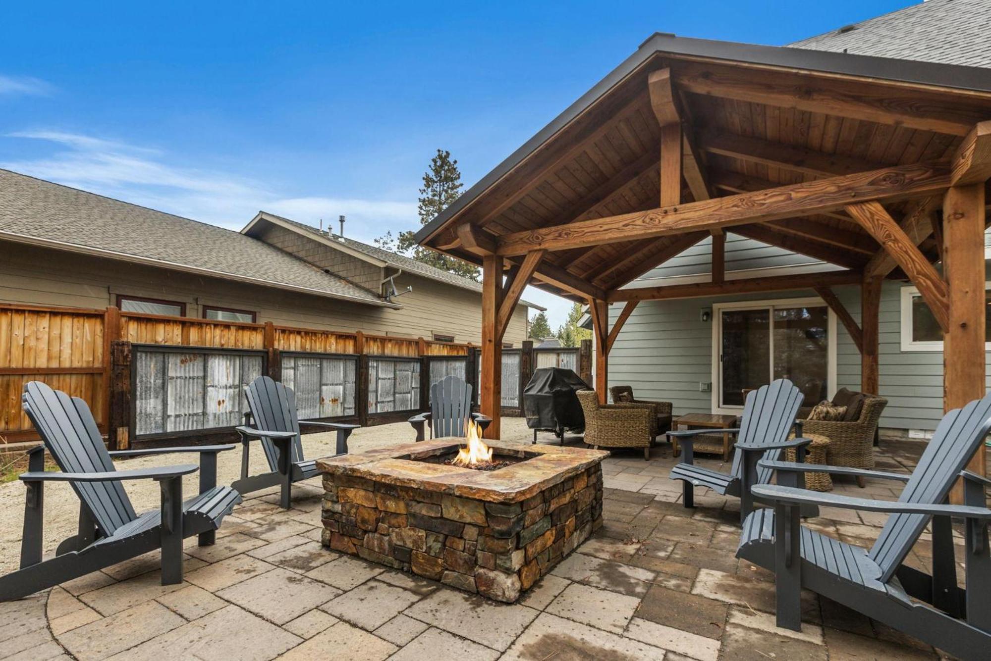 Ye Old Mill Haus Villa Bend Exterior photo