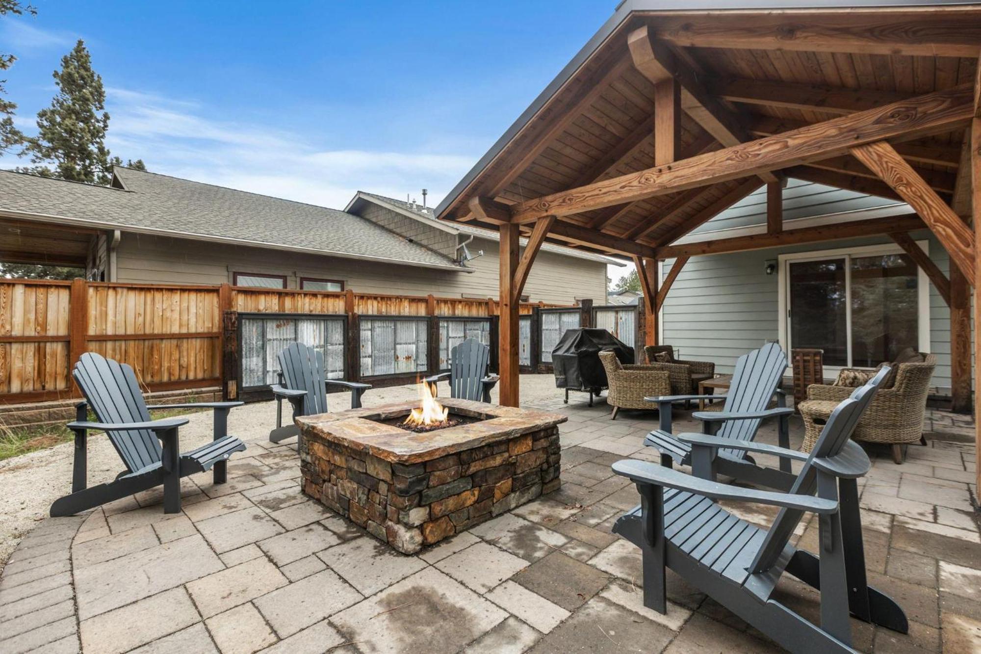 Ye Old Mill Haus Villa Bend Exterior photo